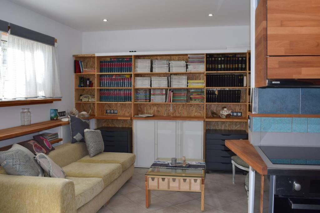 3H Myrto Ενα Λειτουργικό Studio Κοντά Στην Αθήνα ภายนอก รูปภาพ